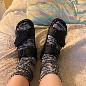 Yesstyle Black Strappy Velcro Buckle Dad Sandals